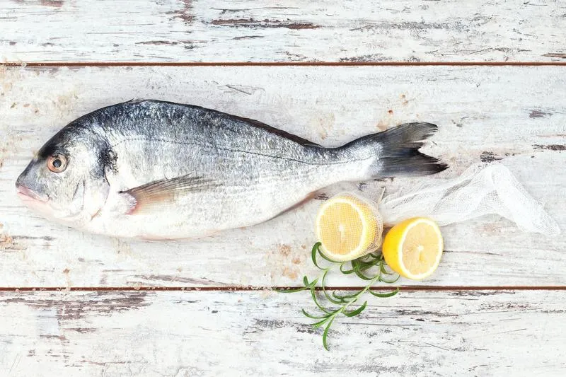 Odkryj smaki Morza Śródziemnego: Jakie ryby warto spróbować na Malcie?