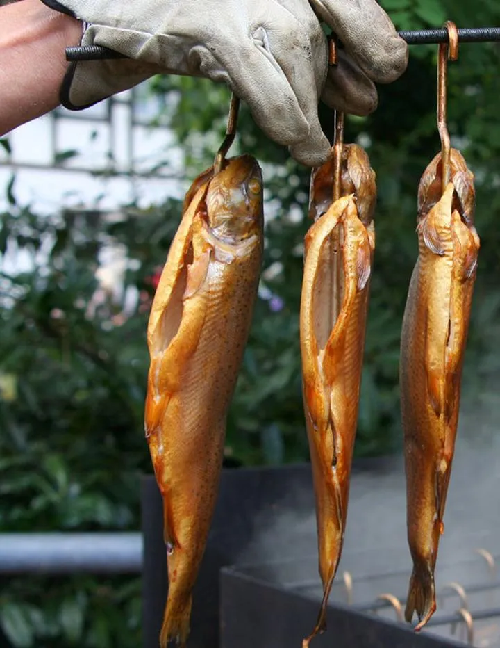 Wędzone ryby nad morzem